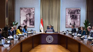 صورة رئيس الوزراء يناقش مع وفد البنك الدولي فرص التعاون في مجالات البنية التحتية والطاقة والمياه