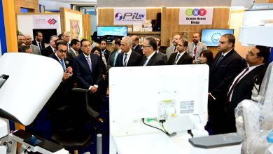 صورة رئيس الوزراء  يتفقد معرض سمارت ديجيتال هيلث جيت” المقام على هامش المؤتمر العالمي للسكان والصحة والتنمية البشرية