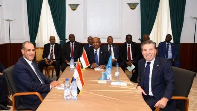 صورة وزيرا خارجية مصر والسودان ووكيل السكرتير العام للأمم المتحدة يبحثون الجهود الإنسانية في السودان