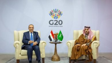 صورة وزير الخارجية ونظيره السعودي يؤكدان عمق وتميز العلاقات التاريخية بين البلدين