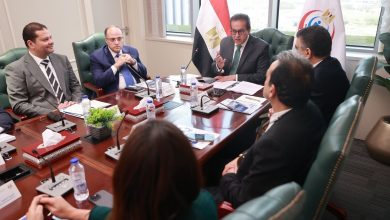 صورة وزير الصحة يعقد اجتماعًا موسعًا لمتابعة تقييم التكنولوجيا الصحية بالتعاون مع المعهد البريطاني NICE