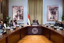 صورة رئيس الوزراء يلتقي أعضاء اللجنة الاستشارية للشئون السياسية