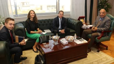 صورة وزير الكهرباء يبحث مع سفير فرنسا تعزيز فرص الشراكة والتعاون