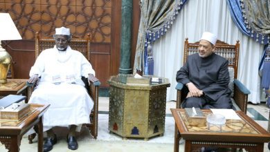صورة شيخ الأزهر يبحث مع وزير التعليم العالي التشادي تعزيز التعاون الدعوي والعلمي