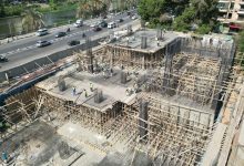 صورة نائب رئيس الوزراء وزير الصحة يتلقى تقريرًا ميدانيًا عن 46 مشروعًا صحيًا في 11 محافظة