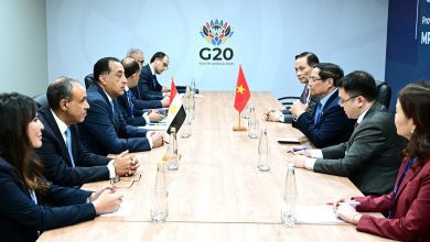 صورة رئيس الوزراء يلتقي نظيره الفيتنامي لبحث تطوير العلاقات بين البلدين في مختلف المجالات