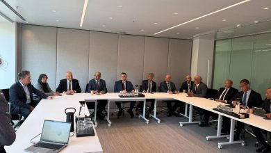 صورة وزير الإسكان يبحث تعزيز التعاون مع «أكسيونا» الإسبانية في مشروعات المياه والتحلية