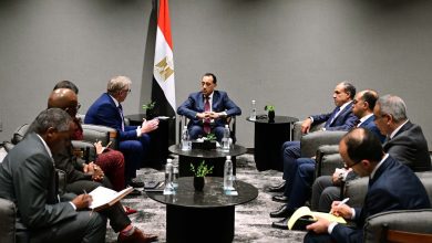 صورة مدبولى يلتقي مسئولي “أنجلو جولد أشانتي” المستثمرة بـمنجم السكري للذهب.. ويؤكد حرصه على دعم استثماراتها بمصر