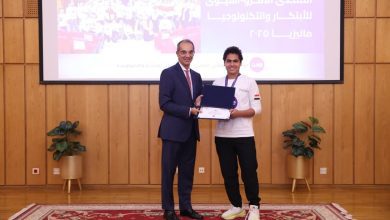 صورة وزير الاتصالات  يكرم الفرق المصرية المشاركة في المنتدى الأفروآسيوى للابتكار والتكنولوجيا بماليزيا