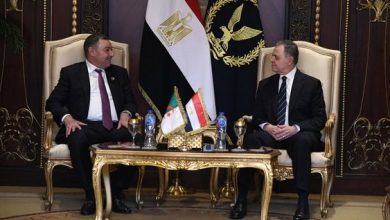 صورة وزير الداخلية يبحث التعاون المشترك مع نظيره الجزائري