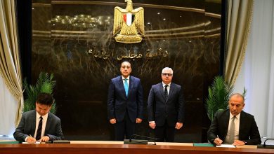 صورة رئيس الوزراء يشهد توقيع عقد إنشاء مجمع متكامل للصناعات الكيميائية الفوسفاتية باقتصادية قناة السويس داخل مدينة “سخنة “360”