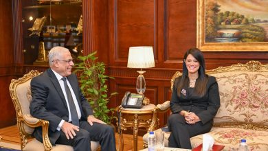 صورة النائب العام يستقبل وزيرة التخطيط لتسلم مركباتٍ ذكية للخدمات الرقمية للمواطنين