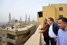 صورة رئيس الوزراء يتفقد أعمال إعادة إحياء منطقة “درب اللبانة”..ويشيد بمستوى الأعمال المنفذة