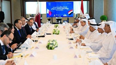 صورة مدبولي يوجه الدعوة لرجال الأعمال القطريين لزيادة حجم استثماراتهم بمصر
