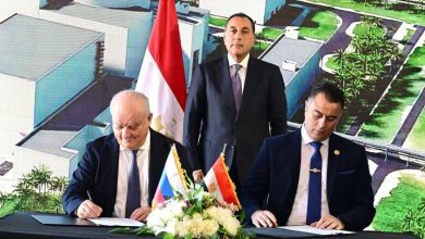 صورة مدبولي يشهد توقيع أمر شراء الوقود النووي لمحطة الضبعة واتفاقية البرنامج الشامل للتعاون مع شركة “روساتوم”