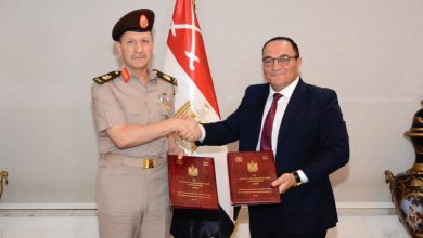 صورة ” الإشارة ” توقع عقود الإتفاق مع ” الهيئة القومية للأنفاق” و “شركة البحر الأحمر لمحطات الحاويات ” وشركة قناة السويس للحاويات