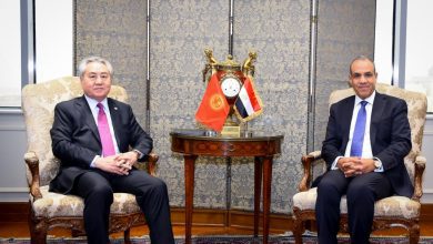 صورة وزير الخارجية يستقبل نظيره القيرغيزي لبحث سبل تعزيز التعاون الثنائي