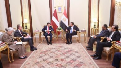 صورة وزير الصحة يستقبل نظيره اللاتفي لتعزيز التعاون في مجالات الرعاية الصحية المتنوعة