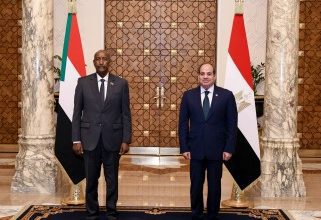 صورة الرئيس السيسي يؤكد دعم مصر الكامل للشعب السوداني في مساعيه لتجاوز المرحلة الدقيقة الراهنة
