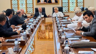 صورة ” الوزير ” ونظيره العُماني يبحثان ربط الموانئ والمناطق اللوجستية بين البلدين