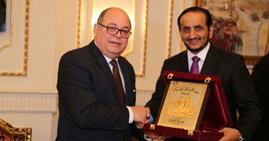 صورة وكيل وزارة الخارجية العُمانية يُنعي وزير الثقافة المصري الأسبق