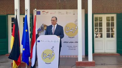 صورة نائب وزير الخارجية يفتتح معرض الحرف اليدوية الذى يقام تحت مظلة المبادرة الرئاسية مراكب النجاة