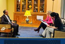 صورة وزير الخارجية يستعرض في لقاء صحفي مع “دير شبيجل” تطور العلاقات المصرية-الألمانية