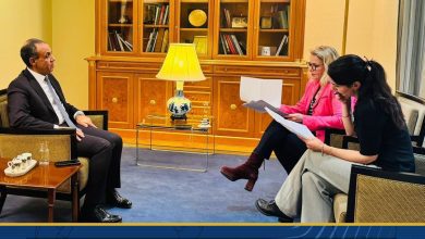 صورة وزير الخارجية يستعرض في لقاء صحفي مع “دير شبيجل” تطور العلاقات المصرية-الألمانية