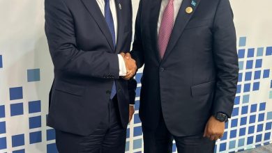 صورة – وزير الخارجية والهجرة يلتقي رئيس جمهورية الصومال الفيدرالية على هامش منتدى الدوحة