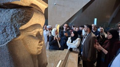 صورة أعضاء المجلس التنفيذي للمنظمة العربية للتربية والثقافة والعلوم “الألكسو” يزورون المتحف المصري الكبير