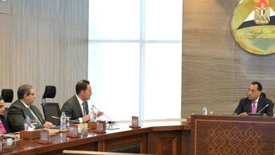 صورة رئيس الوزراء يستعرض عددًا من ملفات عمل “مركز المعلومات” الداعمة لجهود الدولة التنموية