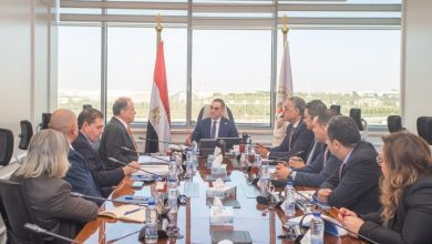 صورة وزير الاستثمار يبحث مع وفد “بلومبرج جرين” الأمريكية إنشاء مركز إقليمي للأمن الغذائي وتوطين تكنولوجيا الحفظ الزراعي بمصر