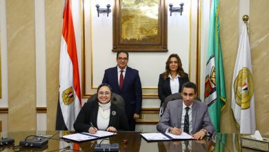 صورة وزيرة التنمية المحلية تشهد توقيع بروتوكول تعاون مع كلية التجارة جامعة القاهرة لتأهيل وتدريب الكوادر المحلية