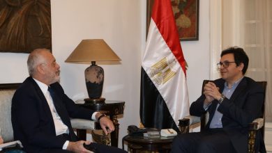 صورة وزير الثقافة يلتقي سفير اليونان بالقاهرة لبحث تعزيز التعاون الثقافي والفني بين البلدين