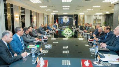 صورة وزير الإنتاج الحربي يبحث مع محافظي القاهرة والقليوبية سبل تعزيز التعاون المشترك