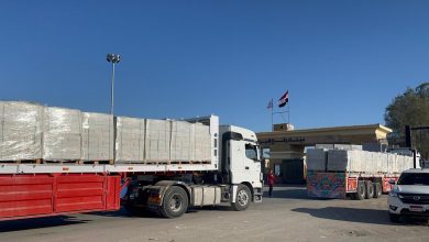 صورة الهلال الأحمر المصري يدفع بـ 9,800 طن مساعدات إنسانية ومستلزمات شتوية عبر قافلة «زاد العزة» الـ 92 إلى غزة