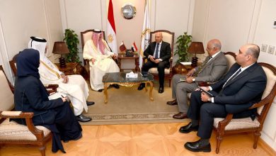 صورة ” الوزير ” يؤكد الحرص على علاقات التعاون الاقتصادي والصناعي مع قطر