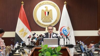 صورة وزير الصحة: لا صحة لانتشار أية فيروسات تنفسية جديدة أو فيروس ماربورغ في مصر