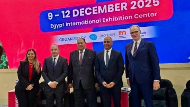 صورة رئيس الهيئة المصرية العامة للمعارض والمؤتمرات يلقي المشاركين بمعرض فود أفريكا/باك بروسيس