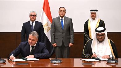 صورة مدبولي يشهد توقيع عقد مشروع شركة “المانع” القطرية لإنتاج وقود الطائرات بالسخنة باستثمارات 200 مليون دولار