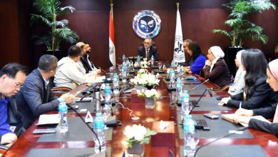 صورة الهيئة العامة للاستثمار تبحث مع Fountain Set limited إنشاء مجمع صناعي للغزل والنسيج باستثمارات 100 مليون دولار