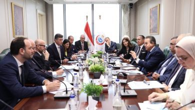 صورة وزير الصحة يبحث تعزيز التعاون الاستثماري مع شركتي “إيني” الإيطالية و”سان دوناتو” بالقطاع الصحي