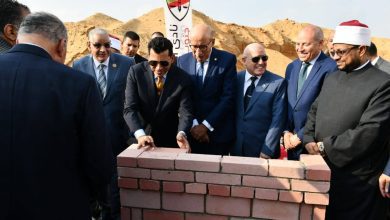 صورة وزير الشباب والرياضة يشهد وضع حجر الأساس لأول مسجد يُنسب لقضاة مصر الذي يضم مركز ثقافيًا