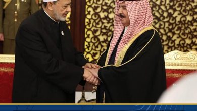 صورة شيخ الأزهر يهنِّئ الملك حمد بن عيسى آل خليفة بمناسبة اليوم الوطني الـ 54 لمملكة البحرين