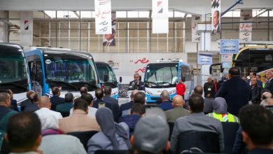 صورة وزير قطاع الأعمال العام يشهد تسليم الدفعة الأولى من ميني باص “نصر ستار” من إنتاج “النصر للسيارات”