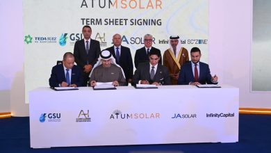 صورة كامل الوزير يشهد وضع حجر الأساس لمجمع “أتوم سولار” للألواح الشمسية بالمنطقة الاقتصادية لقناة السويس