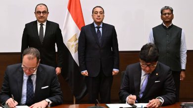 صورة رئيس الوزراء يشهد توقيع عقد تشغيل فندق الكونتيننتال التاريخي وسط القاهرة بعلامة “تاج” العالمية