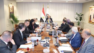 صورة وزير قطاع الأعمال العام يتابع مستجدات المشروع القومي لتطوير صناعة الغزل والنسيج