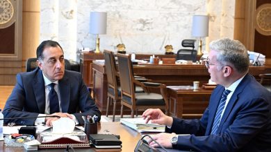 صورة مدبولي يستعرض مع وزير البترول عددا من ملفات العمل