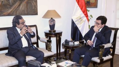 صورة وزير الثقافة يبحث مع رئيس اتحاد الناشرين المصريين استعدادات الدورة الـ57 لمعرض القاهرة الدولي للكتاب